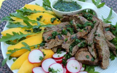 Ensalada de Carne con Mango Biche y Chimichurri