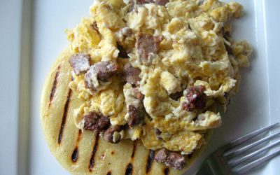 Huevos Estrellados con Carne