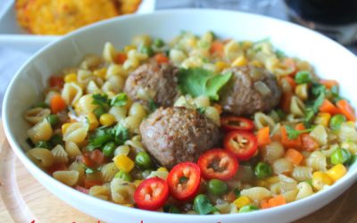 Sopa de Pasta con Albóndigas